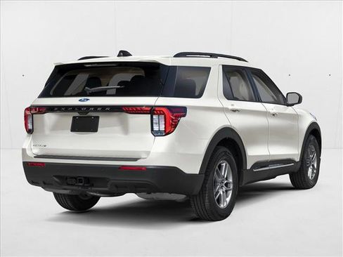 New 2026 Ford Explorer Active w/ Active Comfort Package image 2