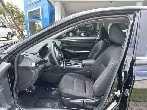 Used 2025 Nissan Altima 2.5 S FWD image 30