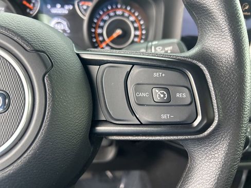 Certified 2024 Jeep Gladiator Sport image 40