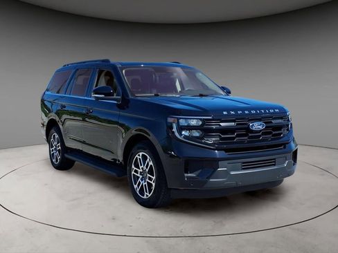 Used 2025 Ford Expedition Active AWD/4WD image 14