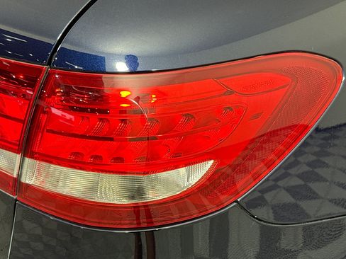 Used 2018 Mercedes-Benz GLC 300 w/ Premium Package image 31