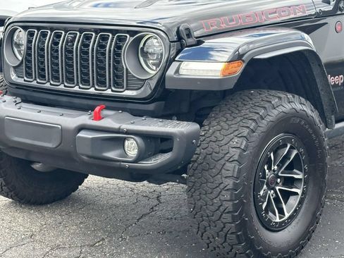 Used 2025 Jeep Wrangler Unlimited Rubicon AWD/4WD image 8