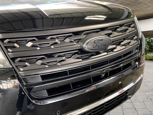 Used 2018 Ford Explorer Platinum AWD/4WD image 23