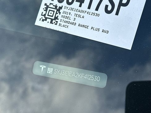 Used 2019 Tesla Model 3 Mid Range RWD image 2