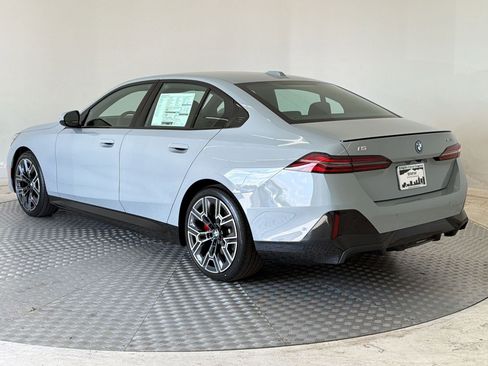 New 2026 BMW i5 eDrive40 w/ M Sport Package AWD/4WD image 3