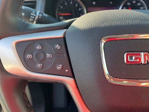 Used 2023 GMC Acadia SLT w/ Preferred Package image 18