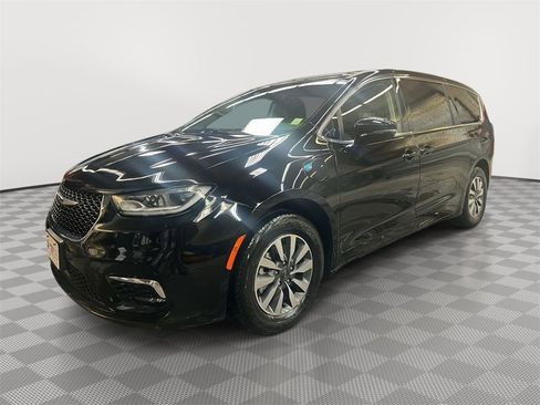 Used 2024 Chrysler Pacifica Select image 6