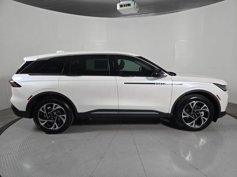 New 2026 Lincoln Nautilus Premier image 3