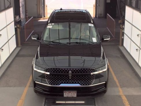Used 2025 Lincoln Navigator Reserve AWD/4WD image 17