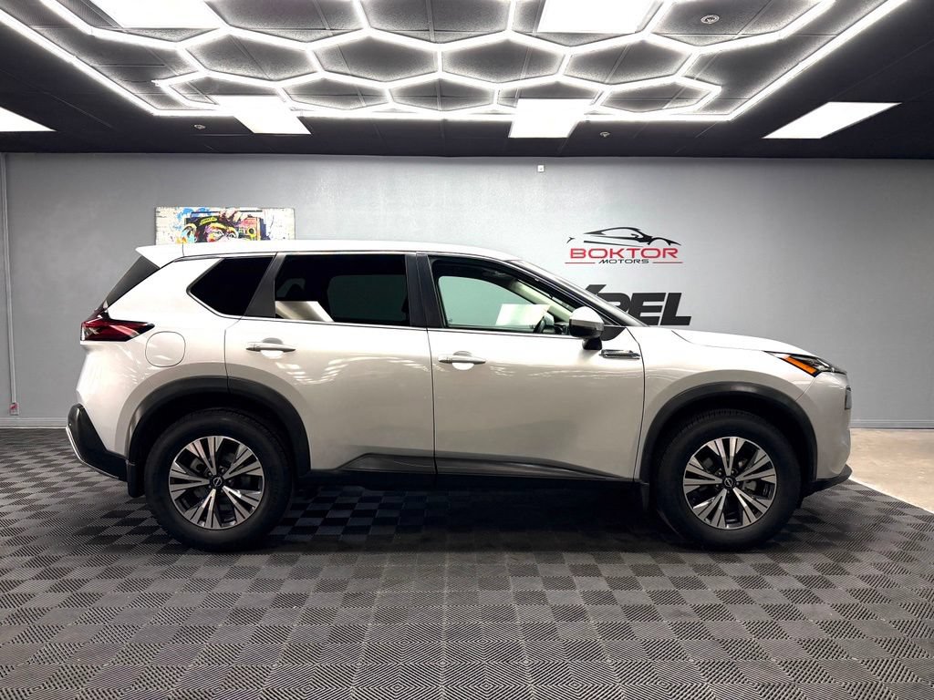 Used 2022 Nissan Rogue SV FWD image 16