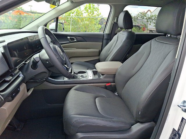 Used 2026 Kia Carnival FWD image 14