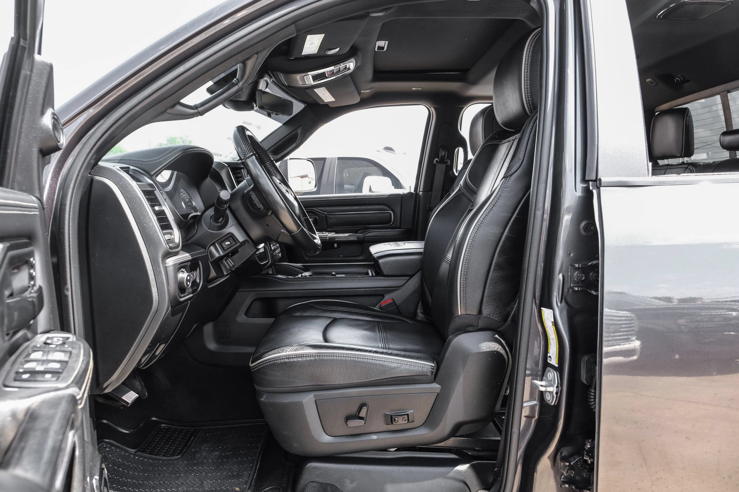 Used 2022 RAM 3500 Limited AWD/4WD image 12