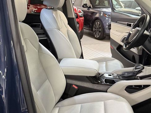 Used 2025 Kia Telluride S FWD image 25