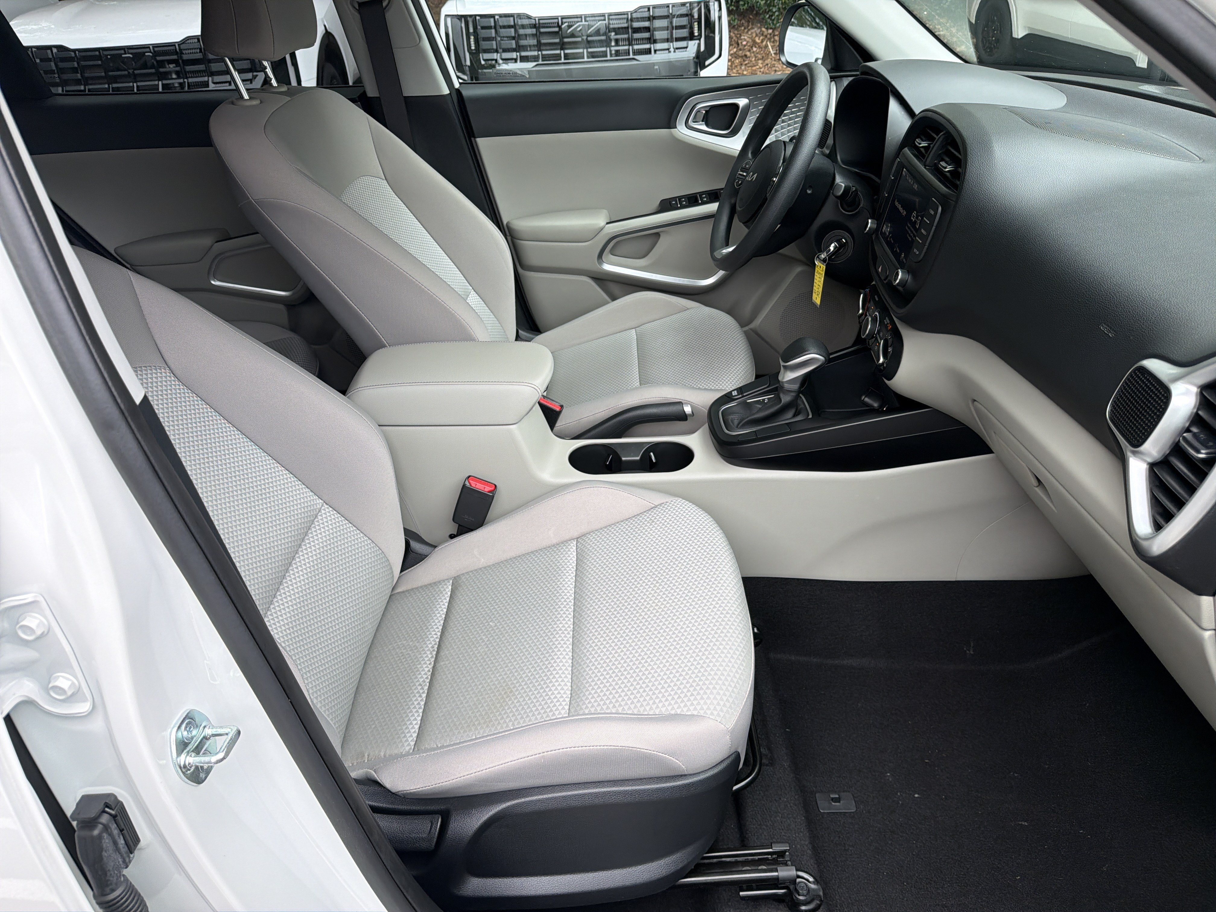 Used 2025 Kia Soul LX FWD image 13