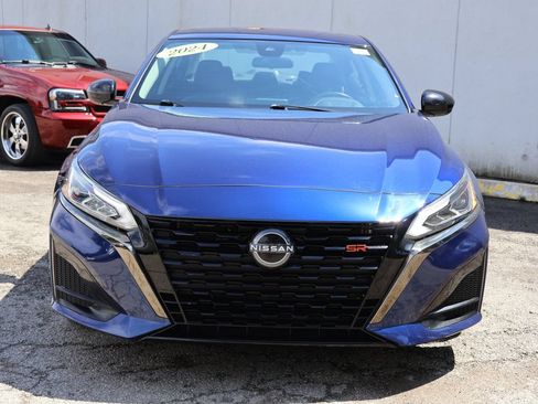 Used 2024 Nissan Altima 2.5 SR FWD image 2