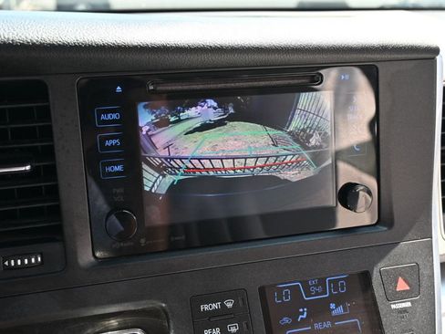 Used 2017 Toyota Sienna LE FWD image 15