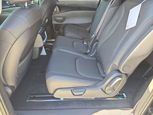 New 2026 Kia Carnival FWD image 16