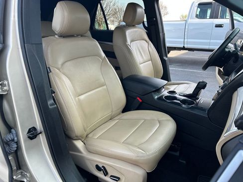 Used 2017 Ford Explorer XLT w/ Equipment Group 202A image 42