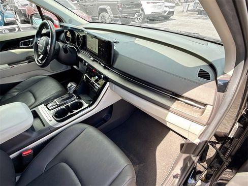Used 2024 Kia Carnival EX image 37