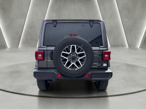 Used 2025 Jeep Wrangler Unlimited Sahara AWD/4WD image 5