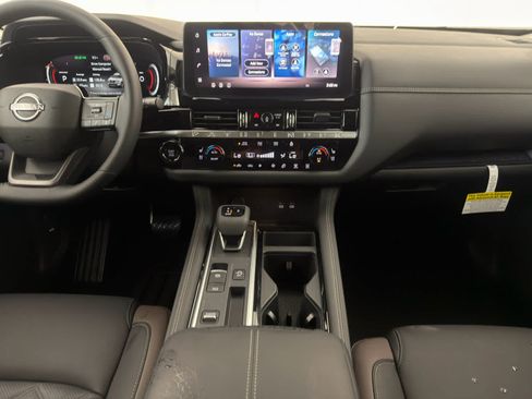 New 2026 Nissan Pathfinder Platinum FWD image 20