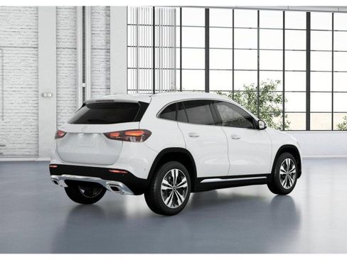 Certified 2025 Mercedes-Benz GLA 250 image 32