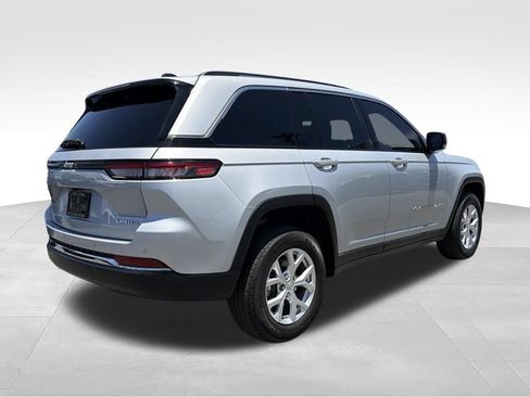 Used 2023 Jeep Grand Cherokee Limited RWD image 11