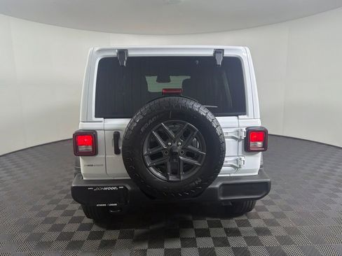 Used 2025 Jeep Wrangler Unlimited Sport AWD/4WD image 14