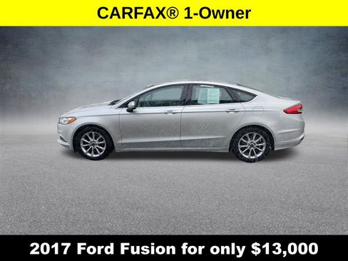 Used 2017 Ford Fusion SE w/ Fusion SE Technology Package image 2
