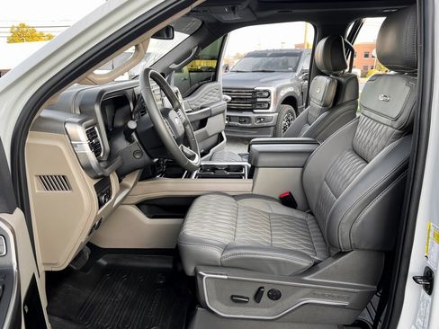 Used 2025 Ford F450 Platinum w/ Platinum Plus Package image 3