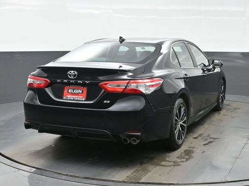 Used 2020 Toyota Camry SE image 5