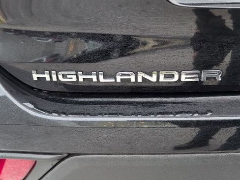 Used 2023 Toyota Highlander XLE image 12