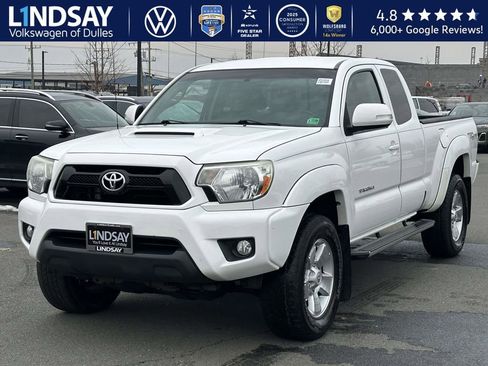 Used 2015 Toyota Tacoma 4x4 Access Cab V6 w/ TRD Sport Package image 3