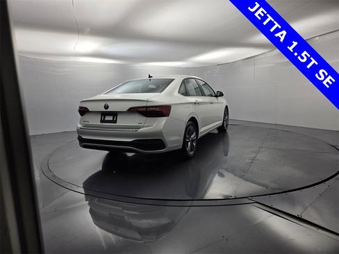 Used 2023 Volkswagen Jetta SE image 10
