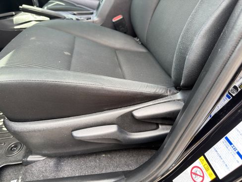 Used 2017 Toyota RAV4 LE w/ Carpet Mat Package AWD/4WD image 27