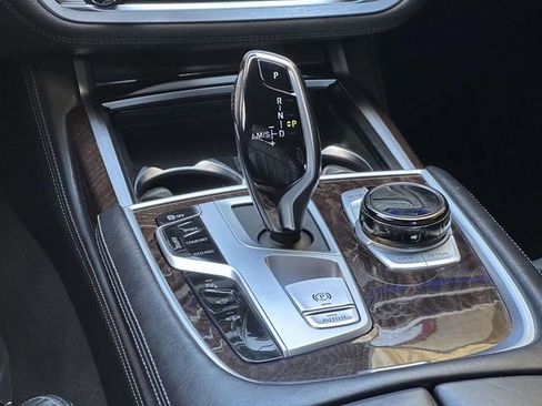 Used 2020 BMW 750i xDrive w/ Executive Package image 22