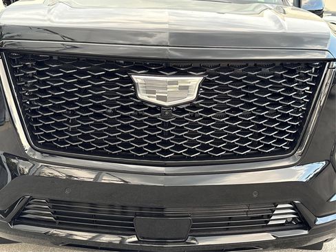 New 2026 Cadillac Escalade ESV Platinum Sport w/ LPO, ONYX Package AWD/4WD image 15