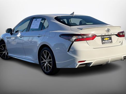 Used 2022 Toyota Camry SE image 12