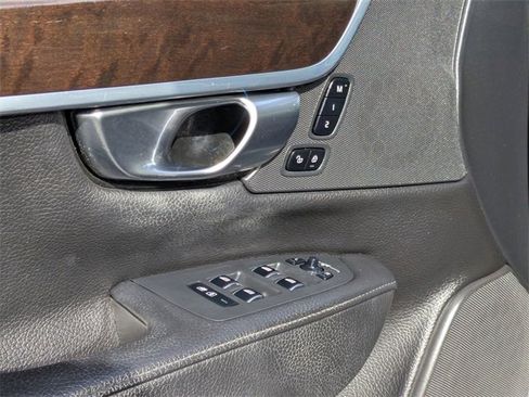 Used 2018 Volvo S90 T5 Momentum w/ Convenience Package image 10