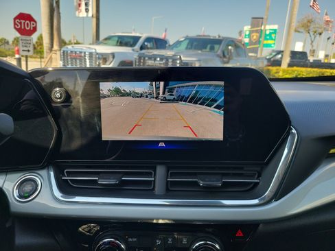 Used 2025 Chevrolet Trax LT w/ Driver Confidence Package image 10