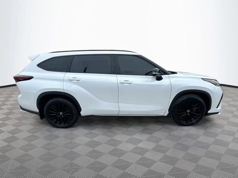 Used 2024 Toyota Highlander XSE FWD image 5