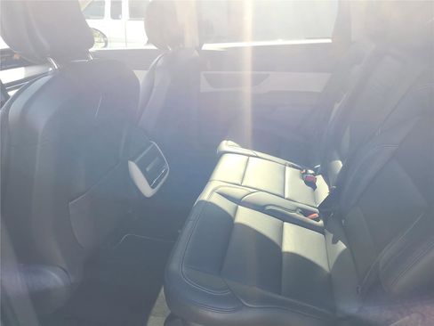 New 2025 Lincoln Nautilus Premier image 17