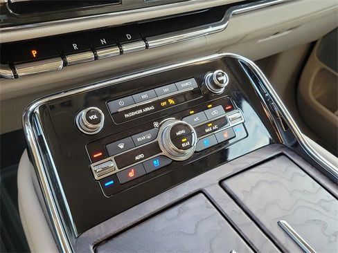 Used 2020 Lincoln Navigator Reserve w/ Luxury Package image 22