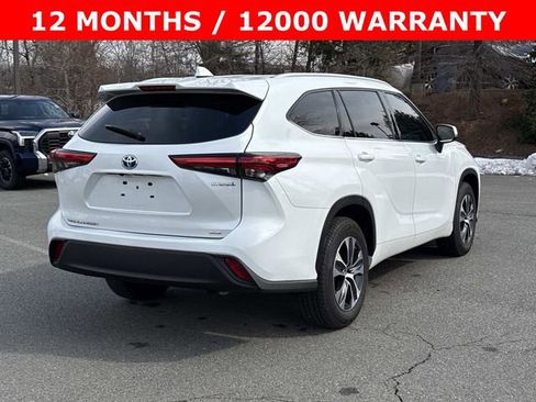 Used 2022 Toyota Highlander XLE image 2