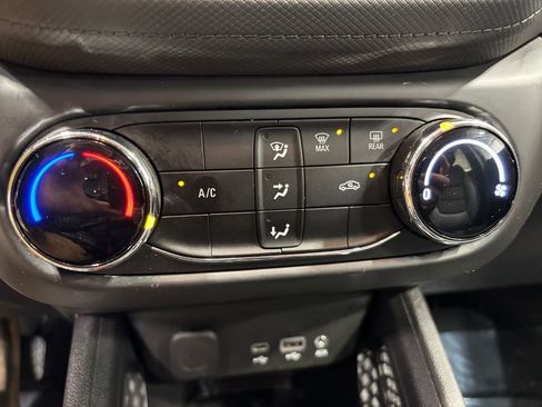 Used 2023 Chevrolet TrailBlazer LS AWD/4WD image 31