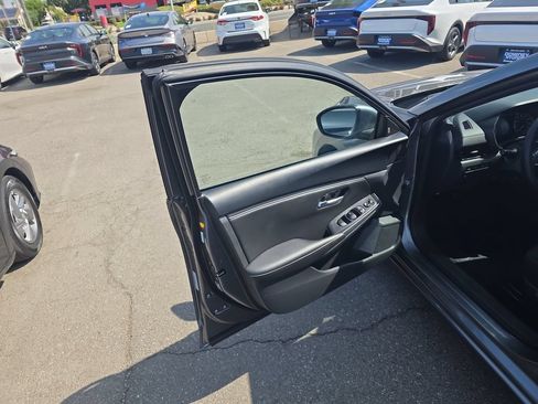 Used 2025 Nissan Sentra SV FWD image 10