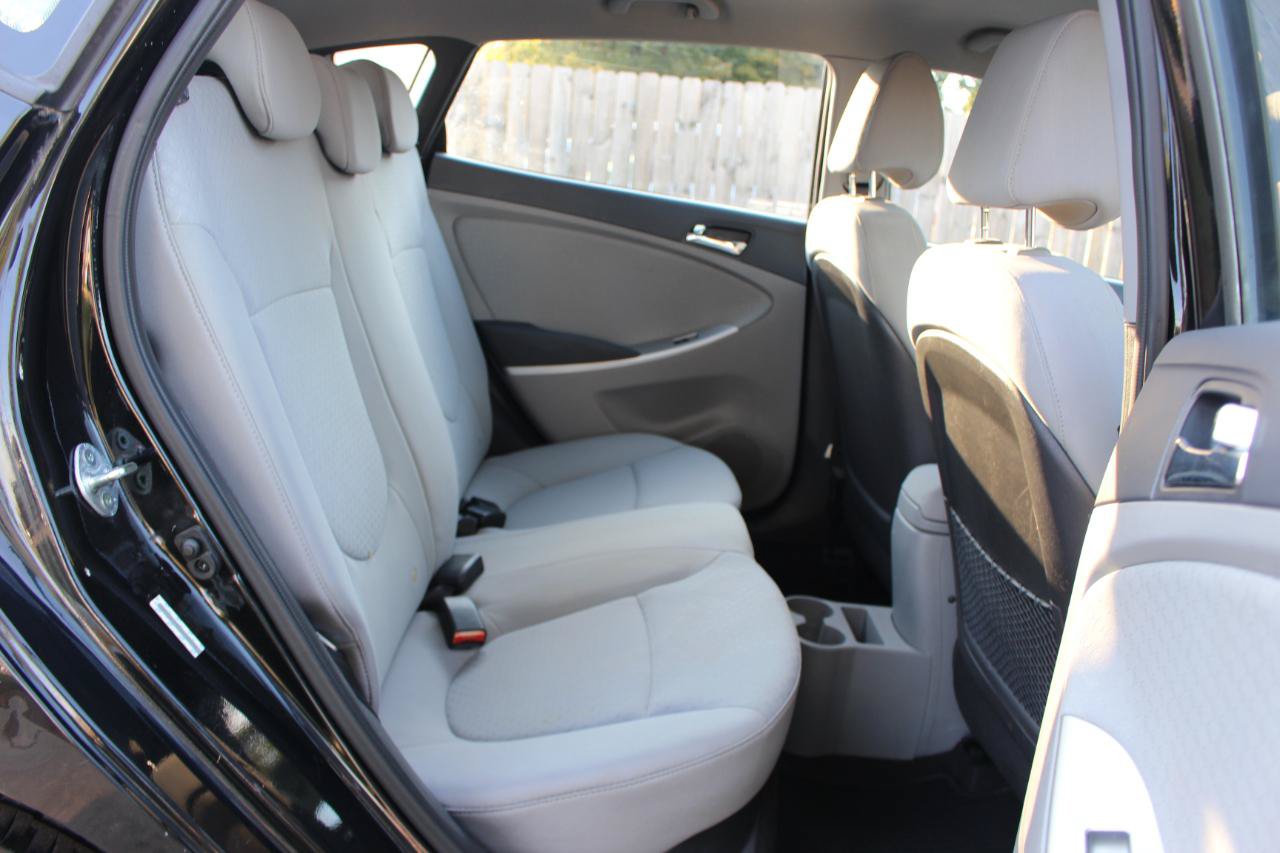Used 2014 Hyundai Accent SE FWD image 31
