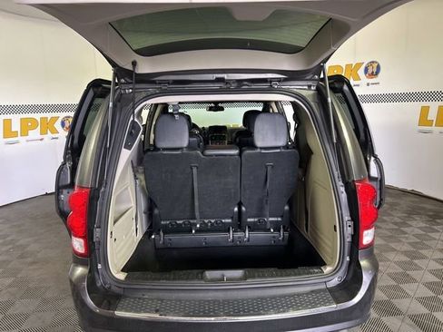 Used 2018 Dodge Grand Caravan SXT FWD image 6