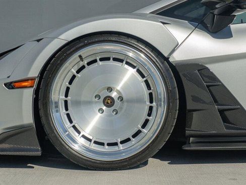 Used 2024 Lamborghini Revuelto image 20