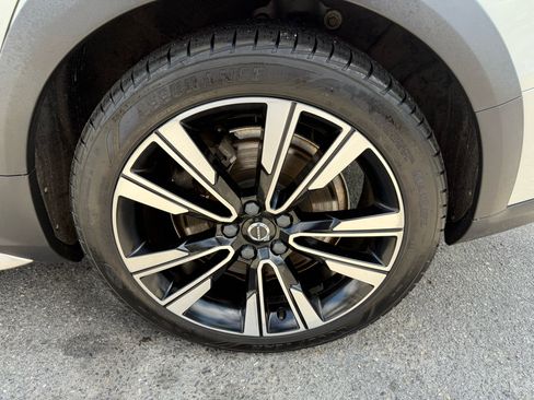 Used 2020 Volvo V60 T5 Cross Country image 12